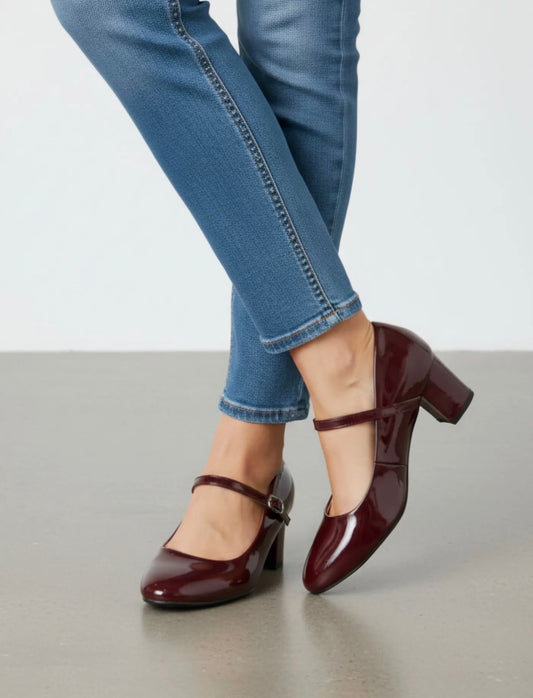 Escarpins babies vernis à talon – Élégance rétro chic